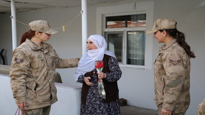 Jandarma 107 Yaşındaki Kadını Unutmadı